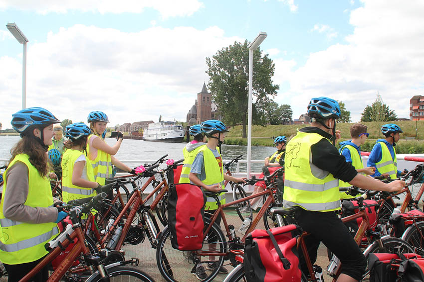 Fähre über die Maas auf dem Weg nach Veghel