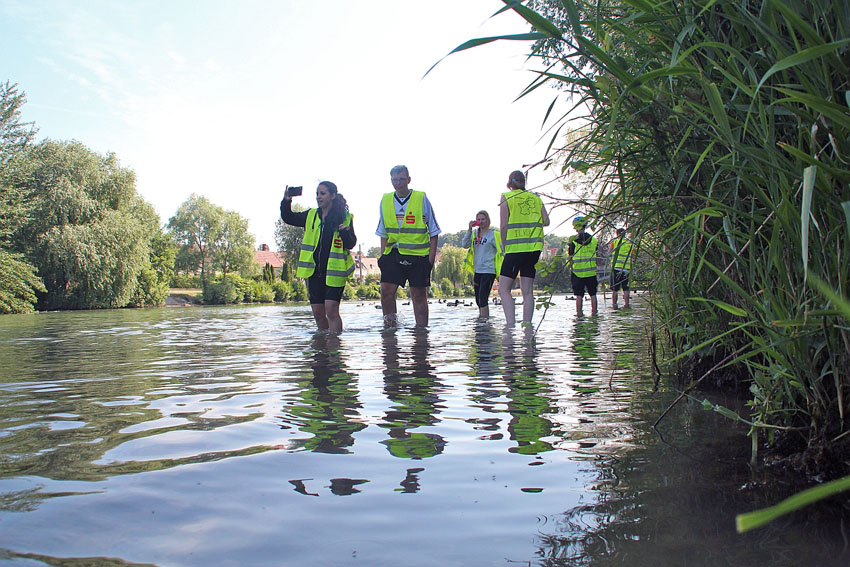 Pause am Fluss auf dem Weg nach St Witz_k